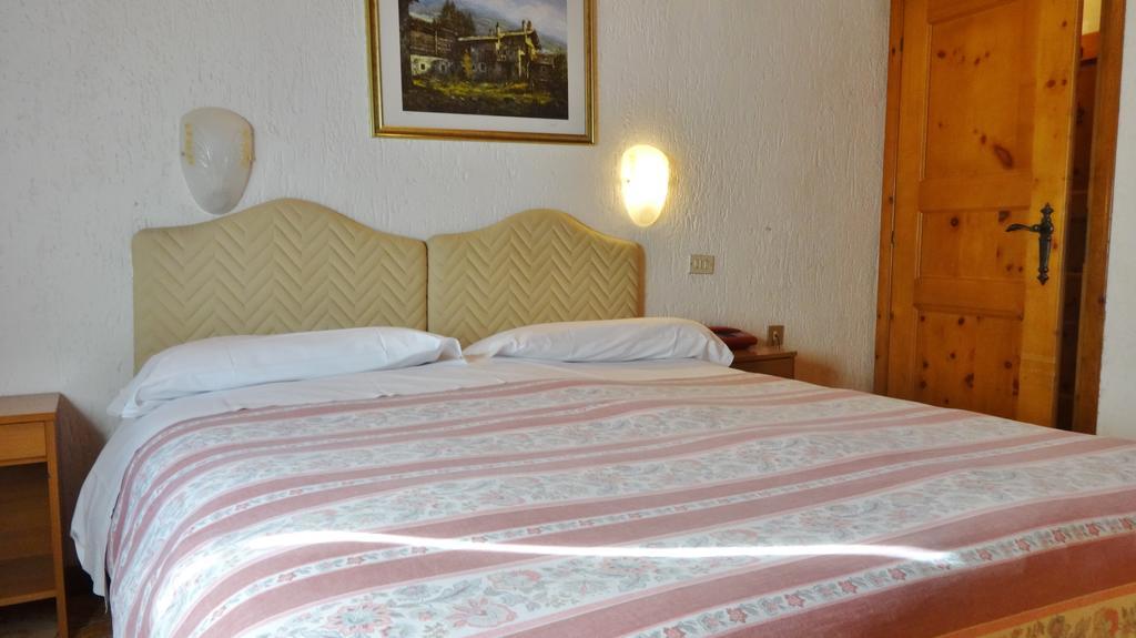 Hotel Piccolo Mondo Бормио Екстериор снимка