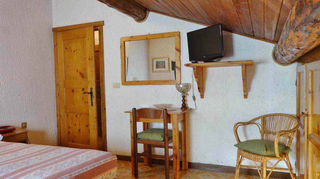 Hotel Piccolo Mondo Бормио Екстериор снимка