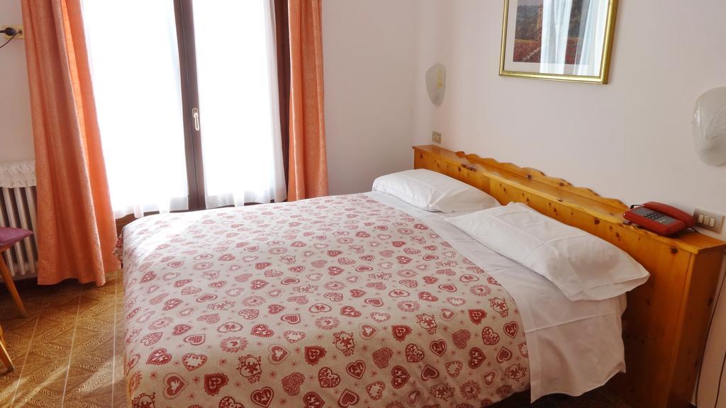 Hotel Piccolo Mondo Бормио Екстериор снимка