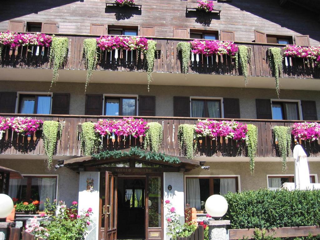 Hotel Piccolo Mondo Бормио Екстериор снимка