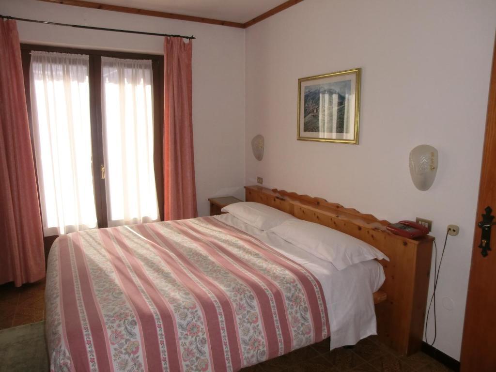 Hotel Piccolo Mondo Бормио Стая снимка