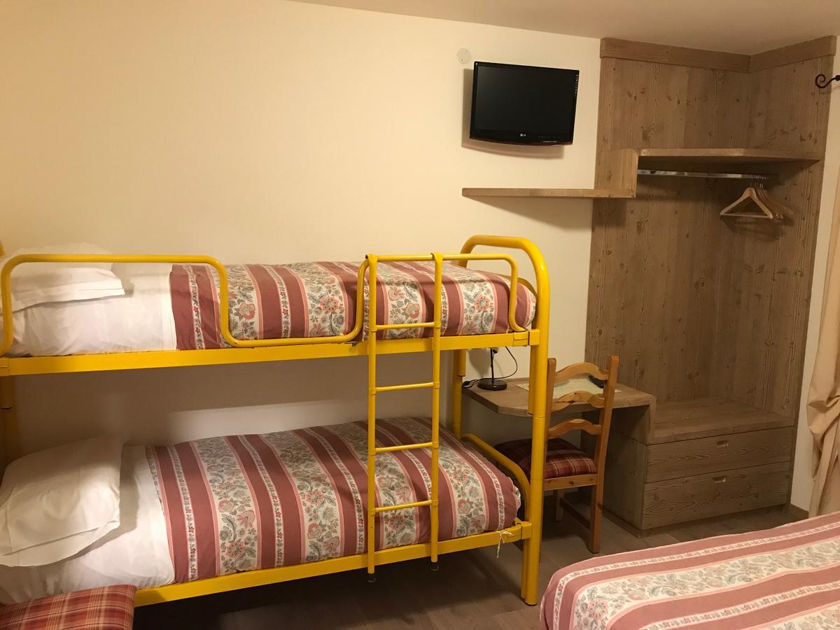 Hotel Piccolo Mondo Бормио Екстериор снимка