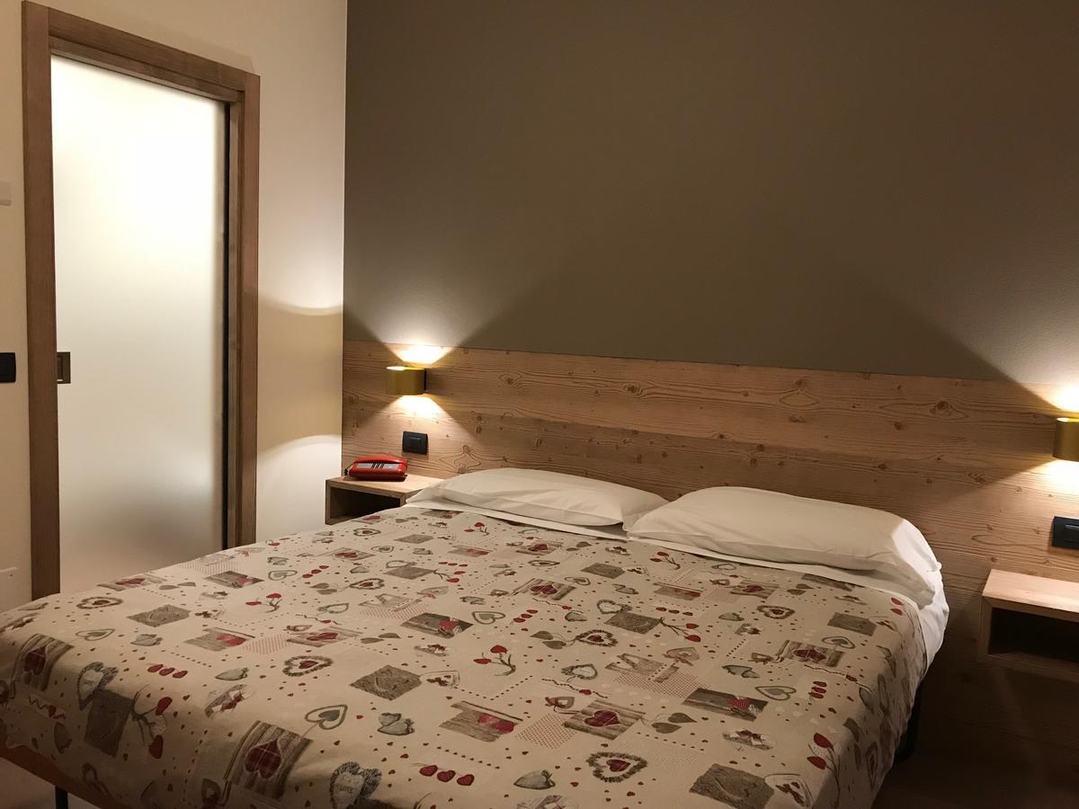 Hotel Piccolo Mondo Бормио Екстериор снимка